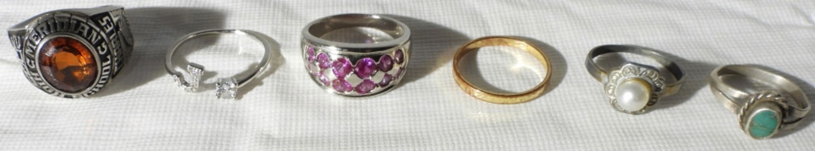 (6) Different Rings: Various sizes and styles