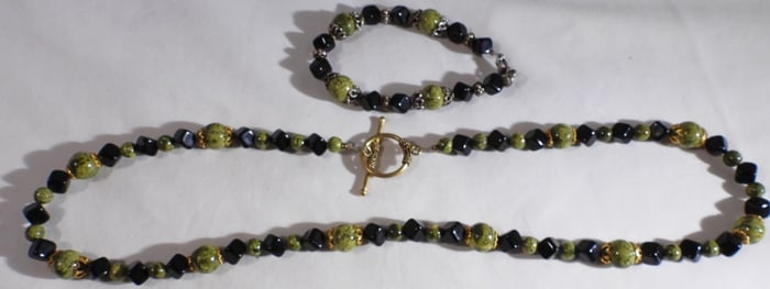 Green & Black Necklace & Bracelet Set