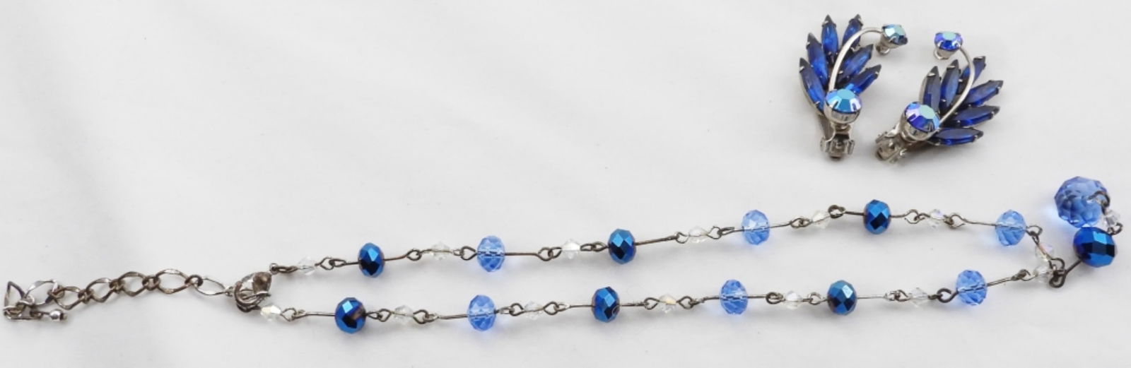 Earring & Necklace Set: Beautiful blue clip on earrings and necklace