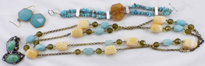 (1) Necklace (1) Bracelet & (2) Pairs Of Earrings