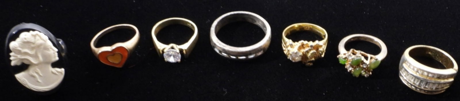 (7) Rings: Men and Women rings, various sizes