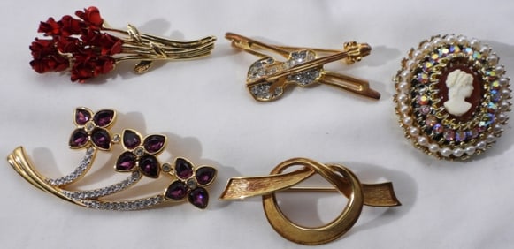 (5) Various Brooches