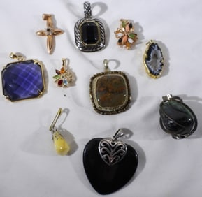 (10) Pendants