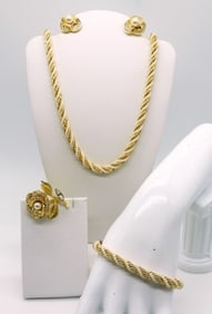 (4) Gold-Tone & Pearls Vintage Set
