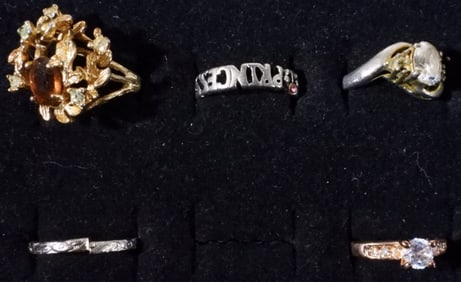(5) Womens Rings
