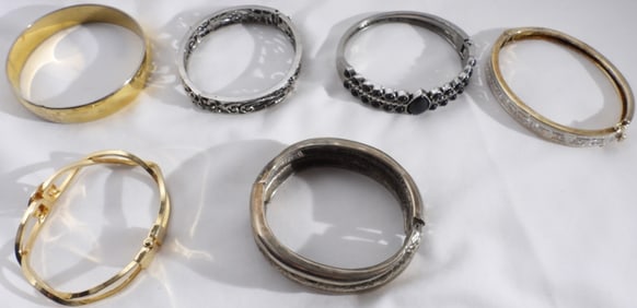 (6) Chunky Bracelets