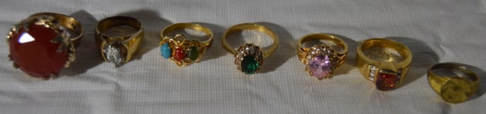(7) Gold-Tone Womens Rings