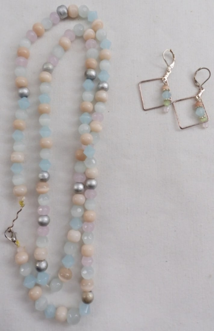 (2) Piece Matching Set: Necklace and earrings