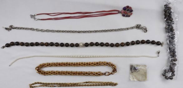 (8) Beaded/Chunky Necklaces