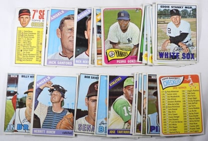 (28) Variety Of Baseball Cards