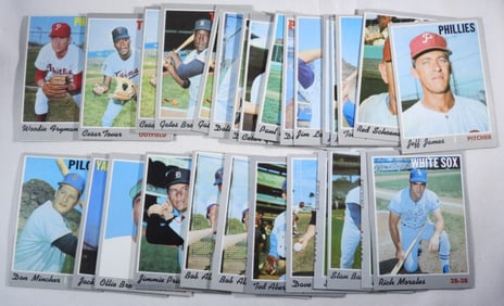 (34) Different Baseball Cards