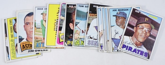 (18) TOPPS Baseball Cards