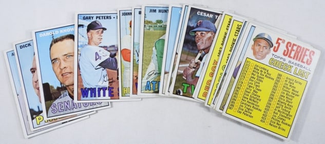 (19) TOPPS Baseball Cards
