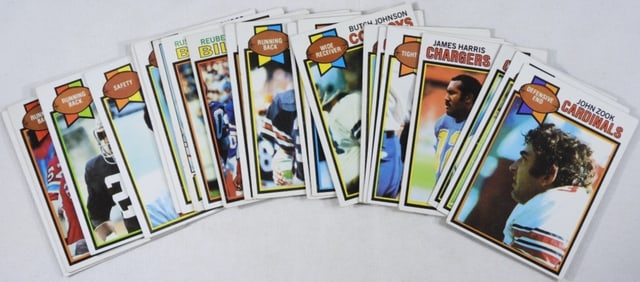 (20) Different TOPPS Football Cards