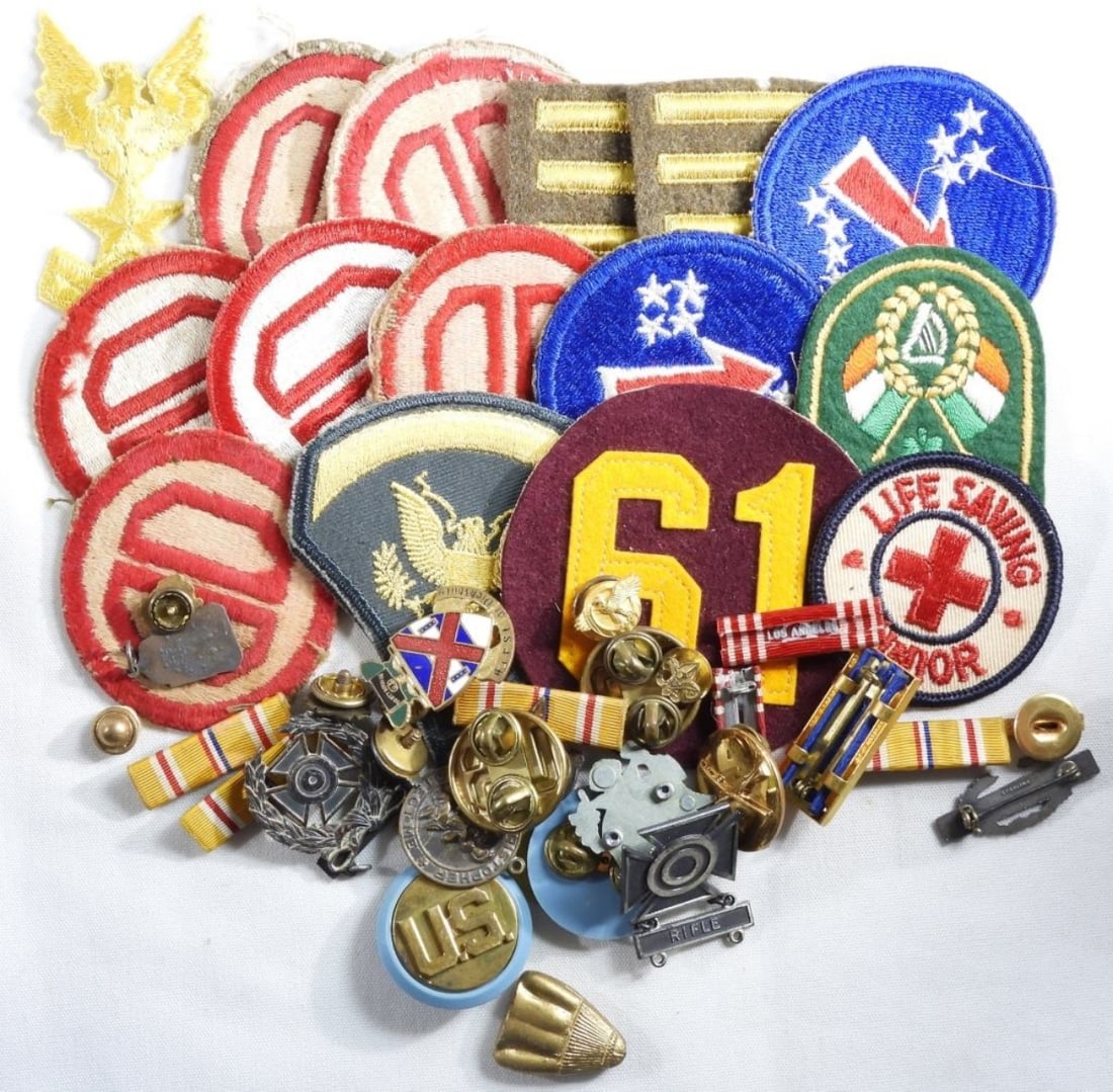 Mixed Military Lot: Patches and pins, various conditions
