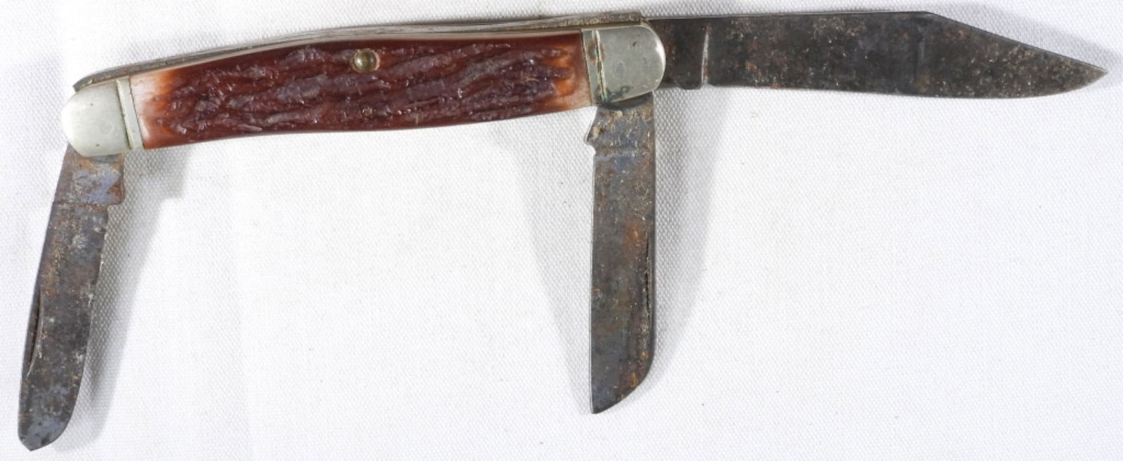 Camillus Three-Blade Pocket Knife (1 of 2)