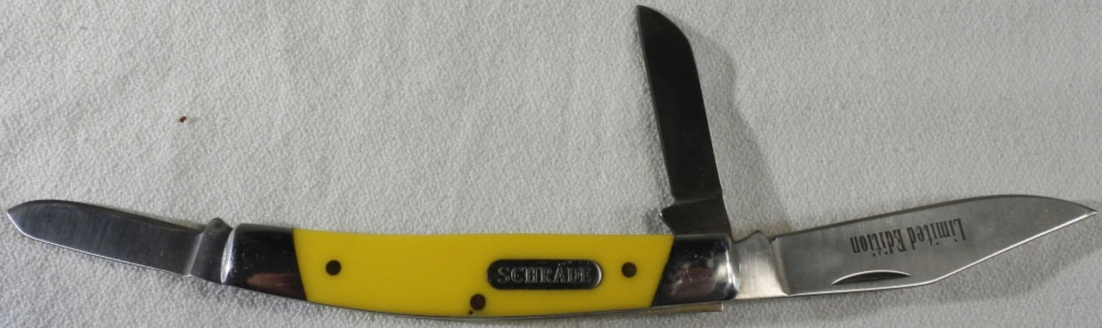 Schrade SCH17SY Three-Blade Pocket Knife (1 of 2)
