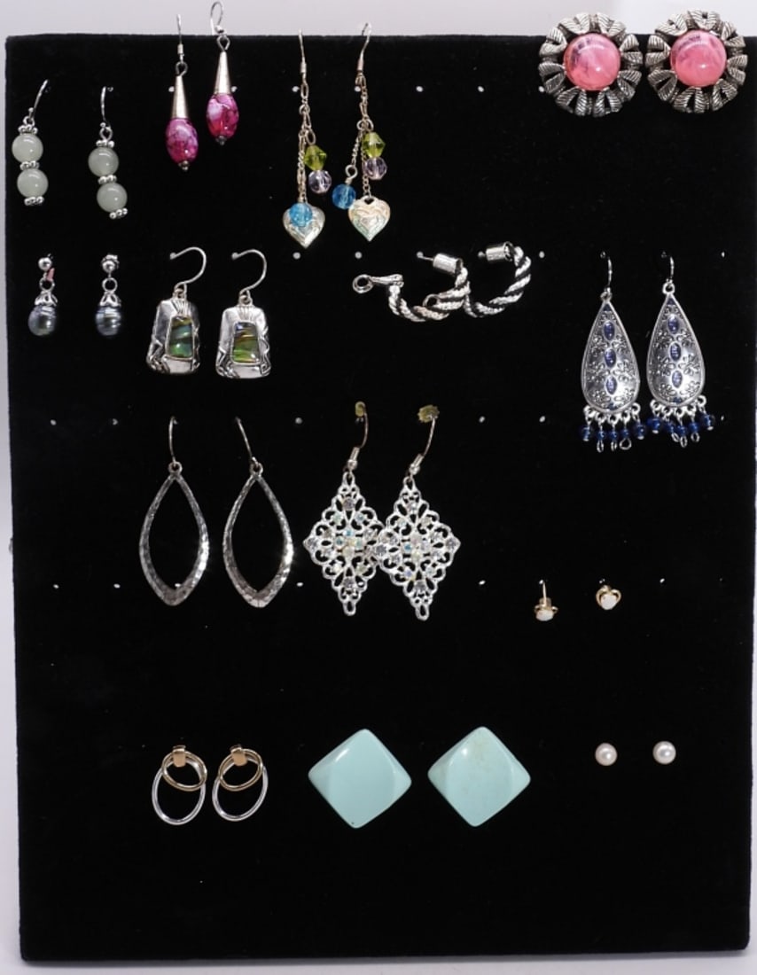 (14) Silver-Tone Pairs Of Earrings: Different kinds