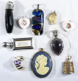 (10) Unique Pendants