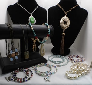 (10) Different Style Necklaces