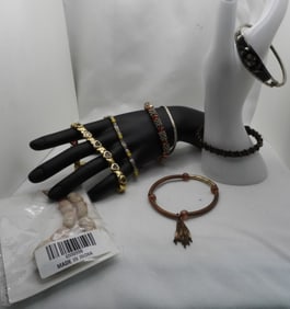 (8) Bracelets To Change Your Style