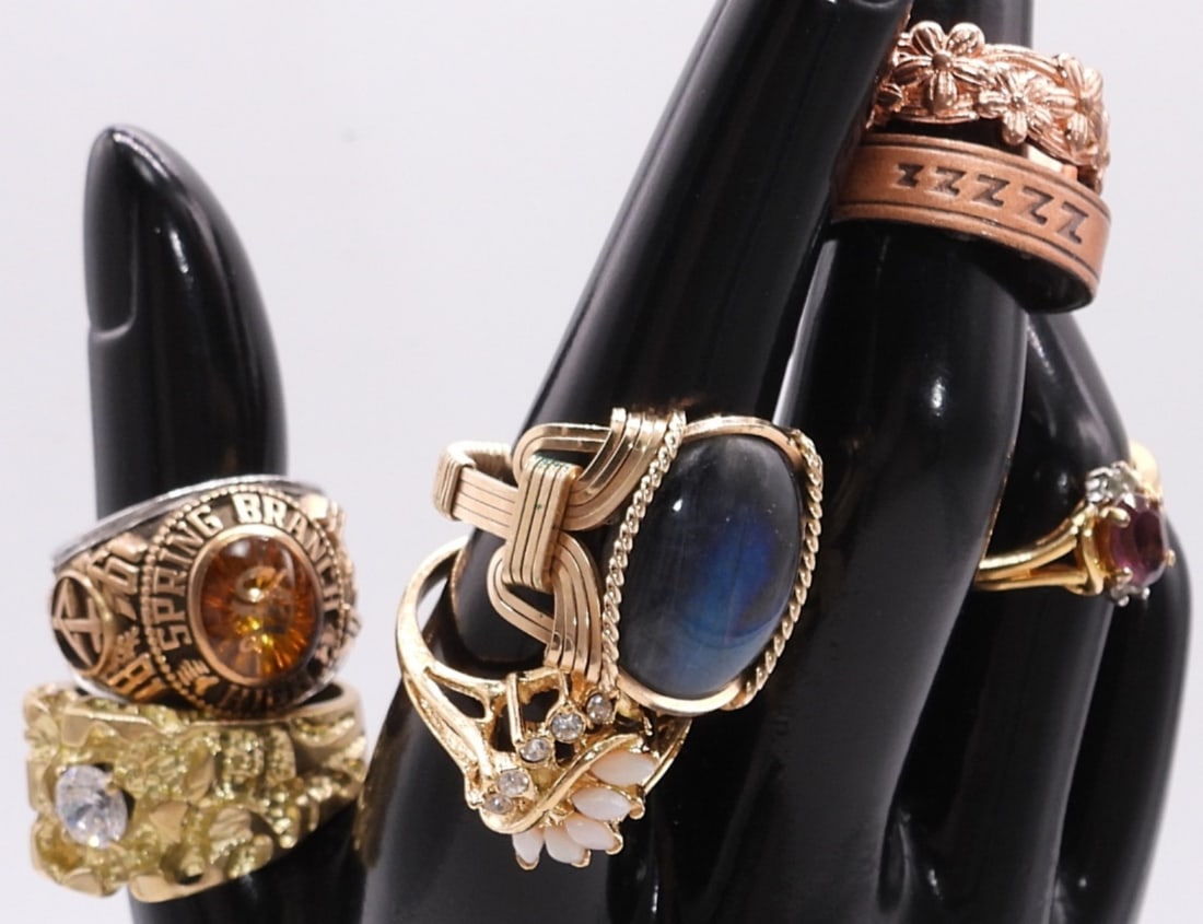 (7) Pretty Rings: Various ring sizes