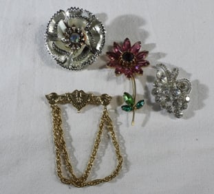 (4) Beautiful Brooches