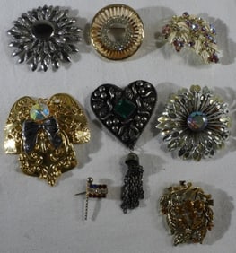 (8) Various Brooches