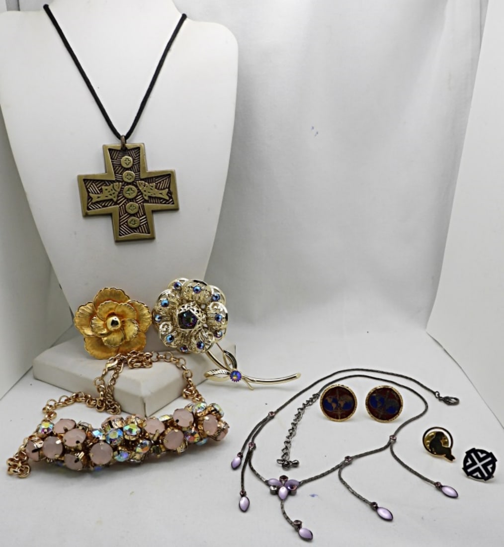 (7) Miscellaneous Items: Necklaces, brooch, pins, cuff-links