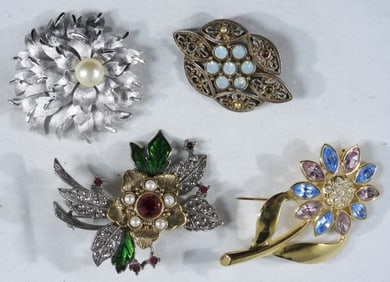 (4) Beautiful Brooches
