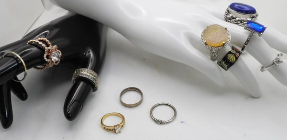 (11) Womens Rings