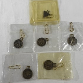 (6) Pendants