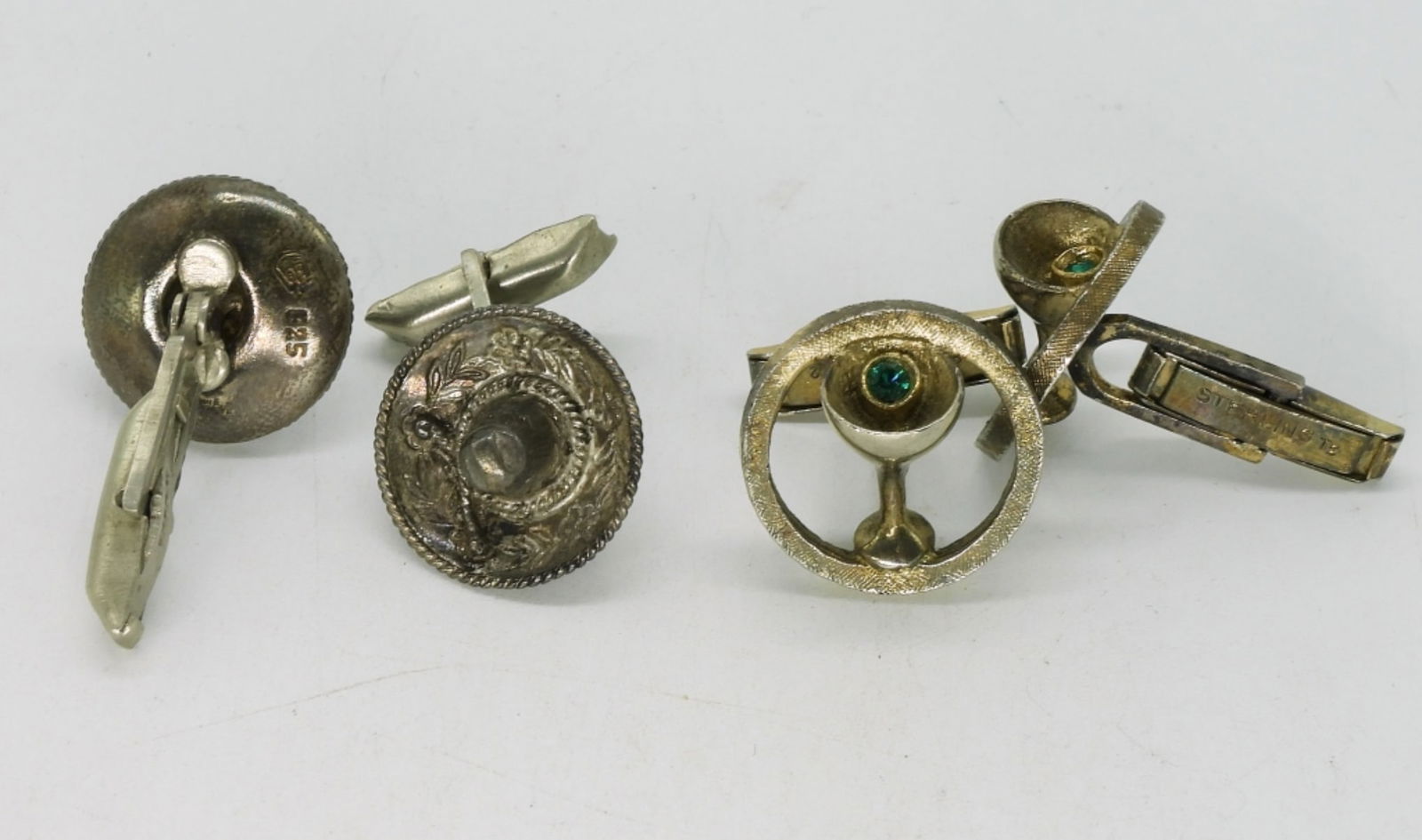 2 Pair Vintage Sterling Cuff Links: Two pair of vintage sterling cuff links. (14.7 dwt)