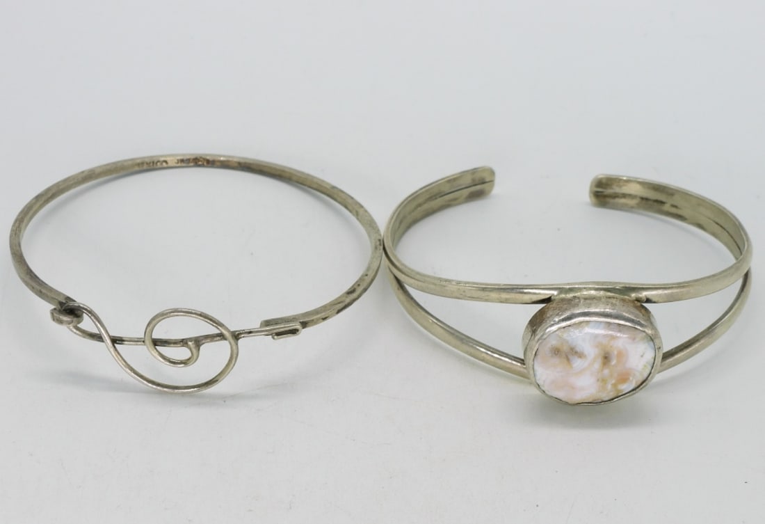 2 Sterling Bracelets, Music Note & Gemstone: Two sterling bracelets, Music Note and Agate. (18 dwt)