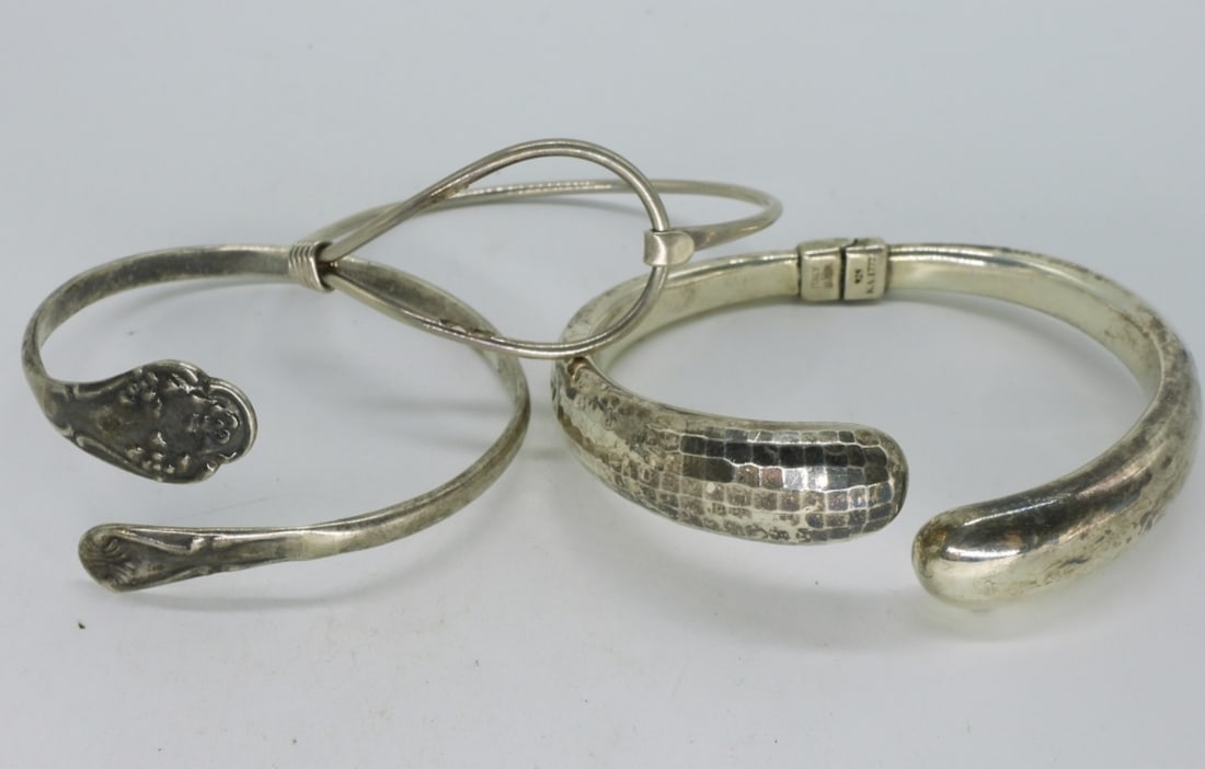La Dea Bendata Italian Design 925 Bracelet: La Dea Bendata Italian Designer, Holloware hinge bracelet with a hammered and high polish finish (tarnished due to age). Two other sterling fashion bracelets. (23 dwt) (6x4x2)