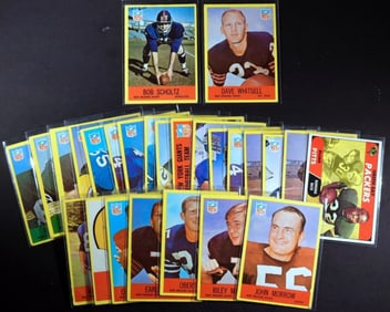 (26) Football Cards Mixed Lot