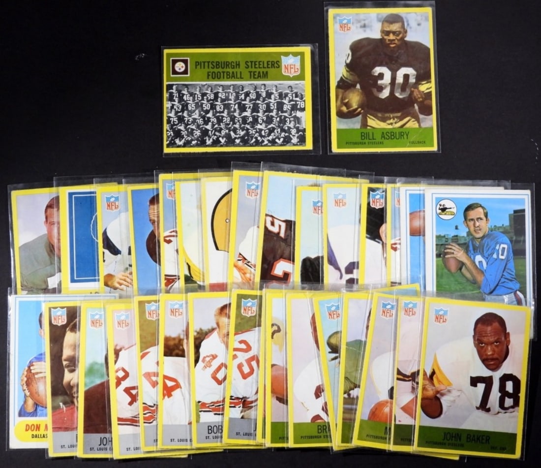 (33) Football Cards Mixed Lot (1 of 2)