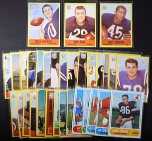 (32) Football Cards Mixed Lot
