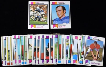 (25) TOPPS Football Cards