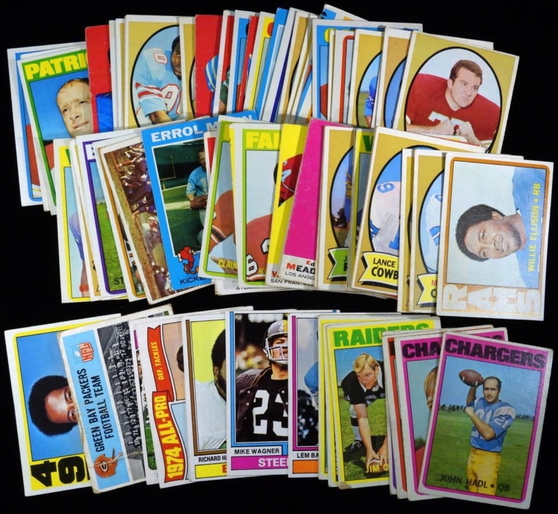 (82) TOPPS Mixed Lot Of Football Cards (1 of 2)