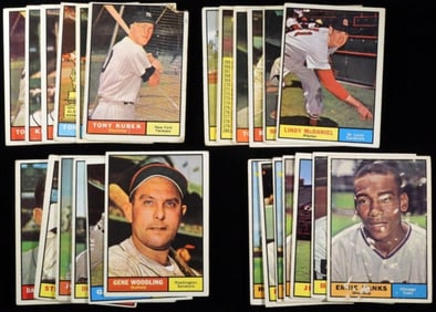 (25) TOPPS Baseball Cards