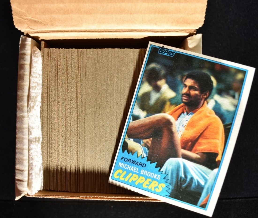 1981-1982 TOPPS Basketball Cards: Good condition, comes in a box.