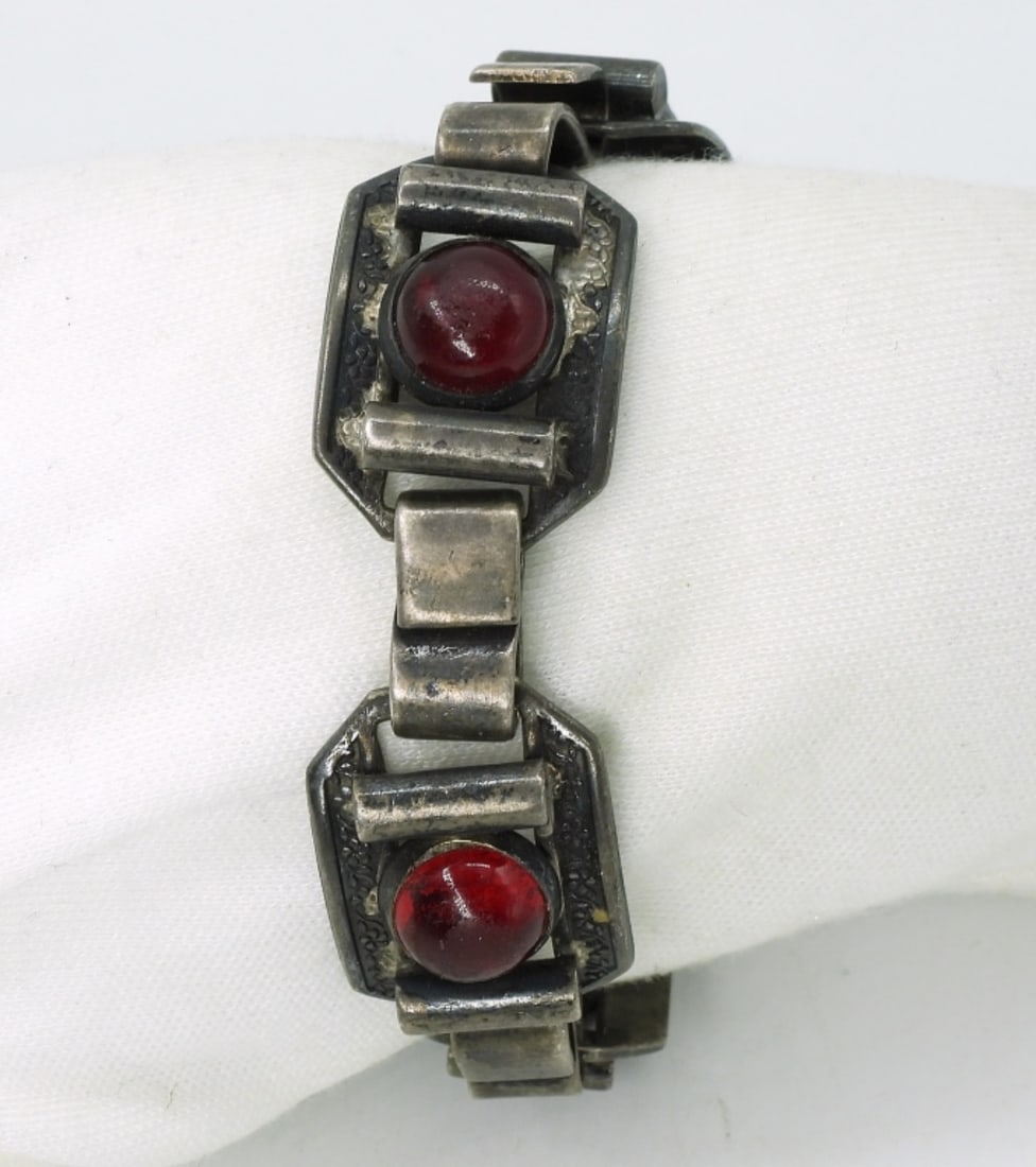 Mexico Silver Red Gemstone Vintage Bracelet: Vintage "Silver Mexico" link bracelet with worn red stones. 7.5". (37 dwt) (6x4x2)