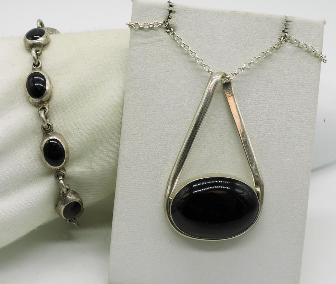 Black Onyx Sterling Necklace & Bracelet: Black Onyx gemstone sterling necklace (22"). Bracelet is 7" long. (19.2 dwt)