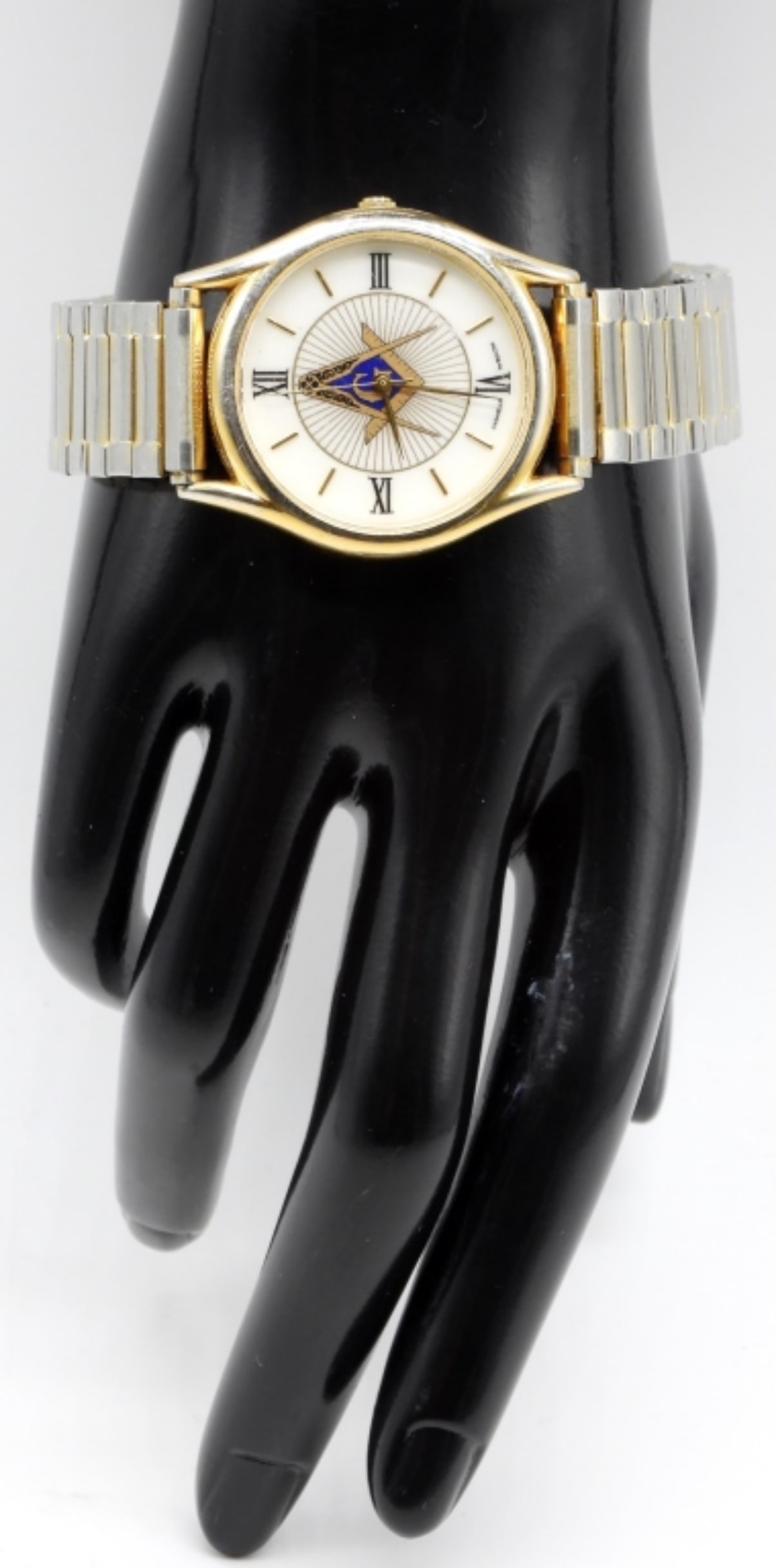 Caravelle by Bulova Masonic Watch (1 of 2)