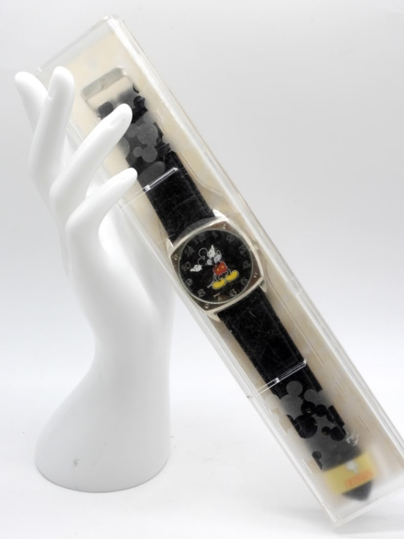 Authentic Disney Parks Mickey Mouse Watch (1 of 2)