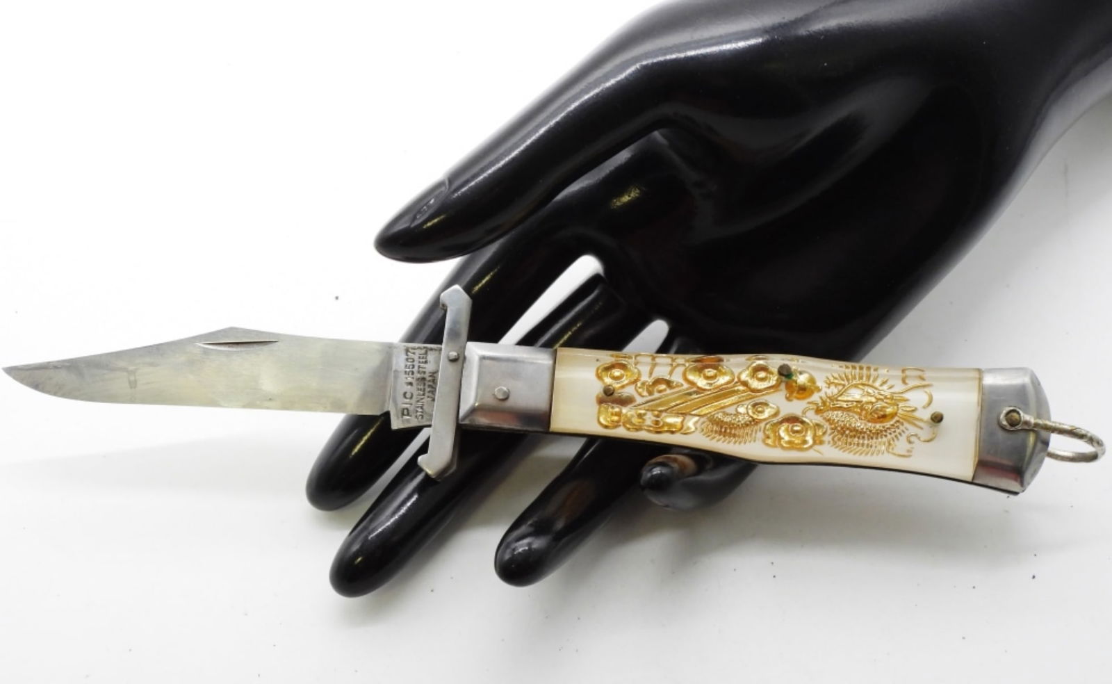 Valor Japan Dragon/Bull Fighting Pocket Knife: Swing Guard pocket knife