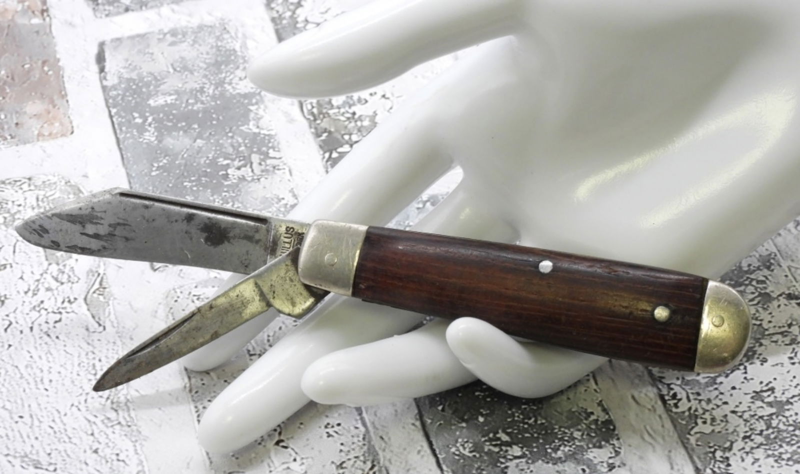 Camillus 12 New York USA 2 Blade Knife (1 of 3)