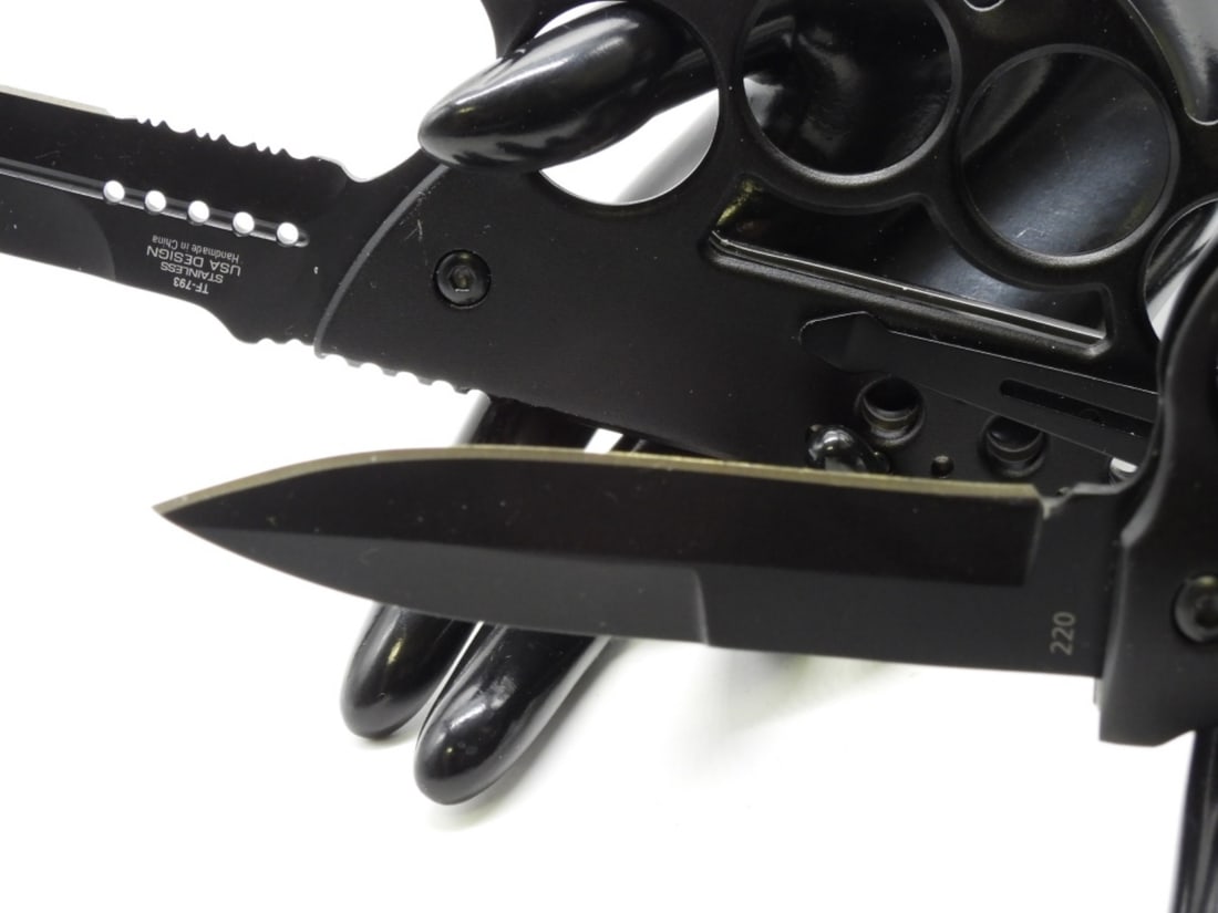 (2) Knuckle Knives - 5