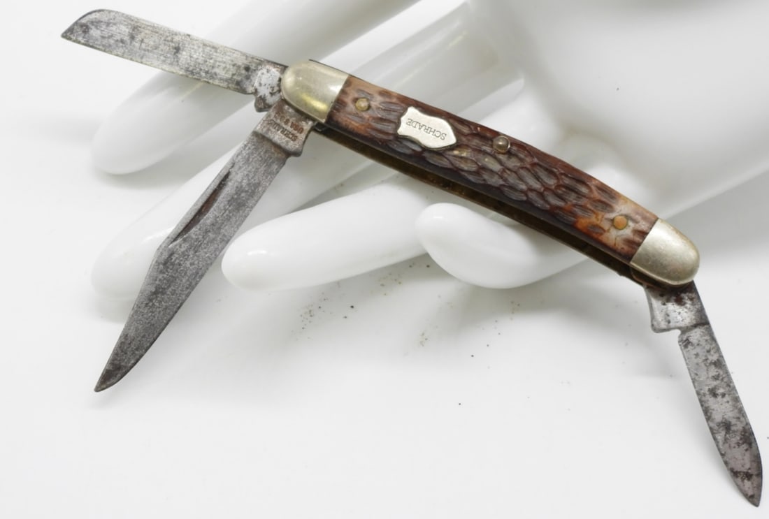 Small Schrade Three-Blade Pocket Knife (1 of 2)